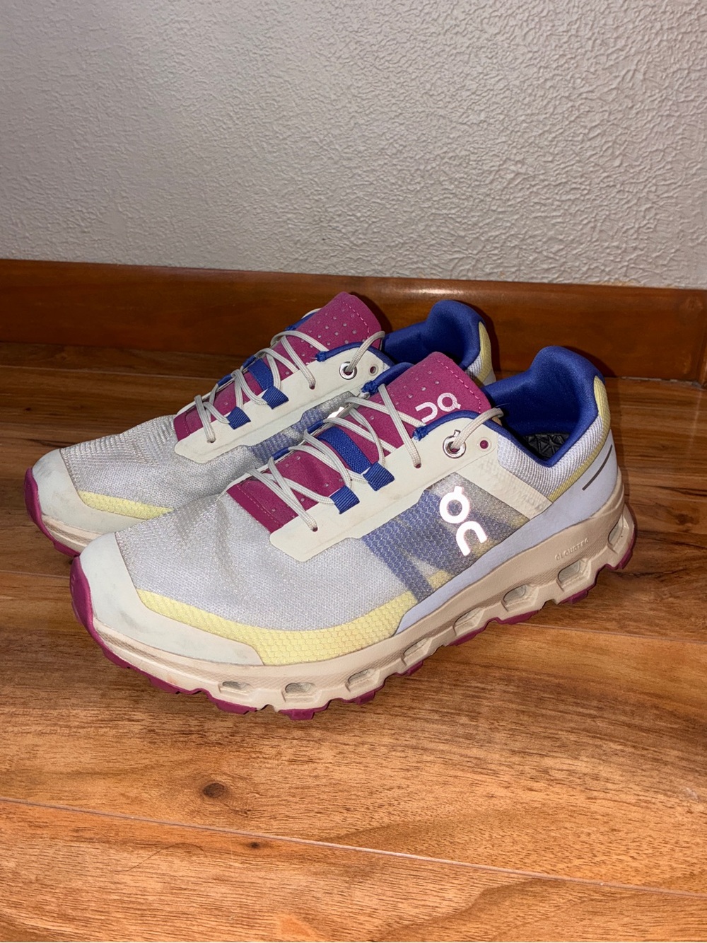 On Cloud Cloudvista Women's Trail Running Shoe Sneakers, heather/rhubarb- size 9